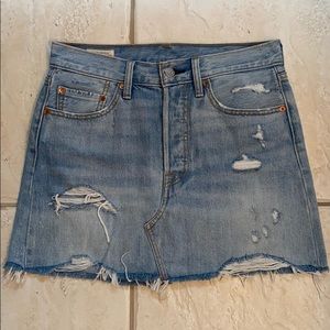BRAND NEW LEVI’S DENIM SKIRT!!